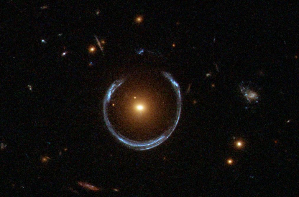 A_Horseshoe_Einstein_Ring_from_Hubble[1]